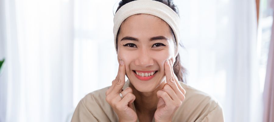 Massage du visage : bienfaits et technique